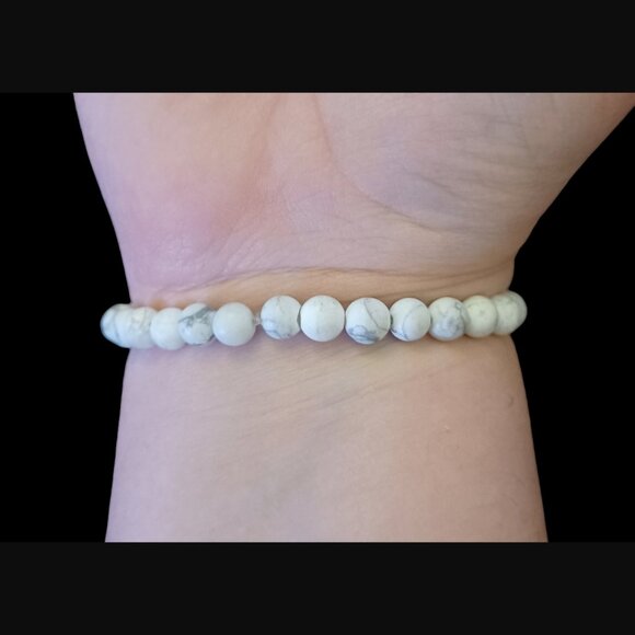 925 Sterling Silver Coin Initial L Howlite Stretch Bracelet Size Small-Medium - Picture 2 of 10